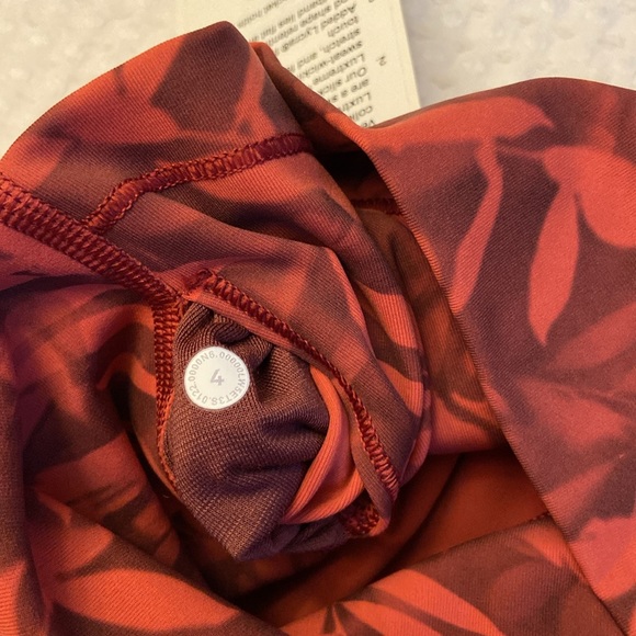 NEW! LULULEMON Size 4 WUNDER UNDER HR Tight 25” Rust Red Leaf Print - Picture 4 of 10